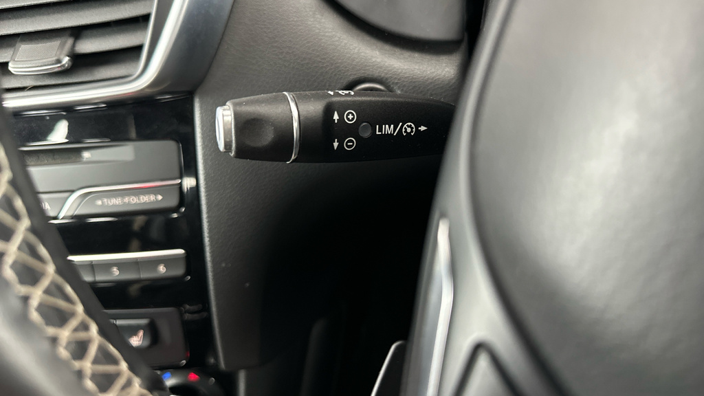 Infiniti Q30 1.5D Premium Dct Black #16
