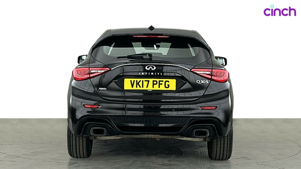 Infiniti Q30 1.5D Premium Dct Black #5