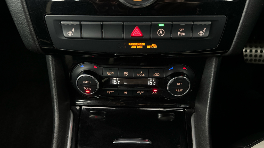Infiniti Q30 1.5D Premium Dct Black #15