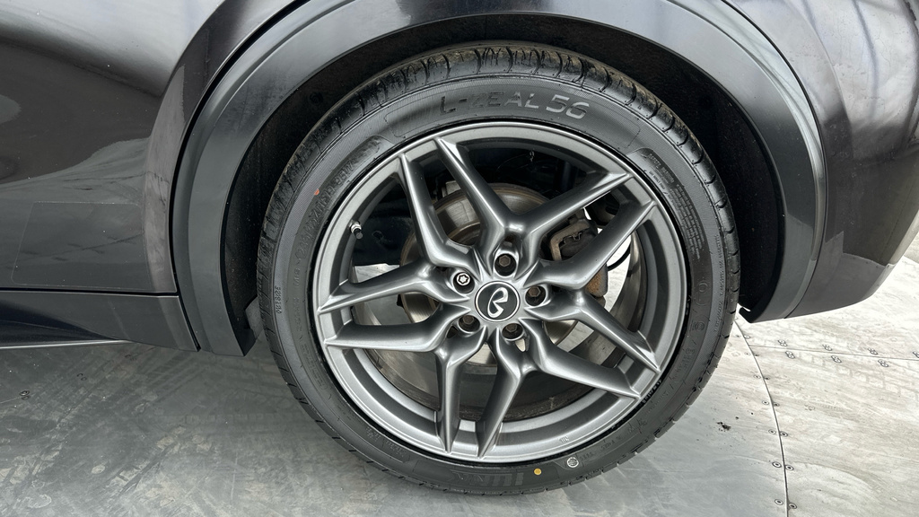 Infiniti Q30 1.5D Premium Dct Black #23
