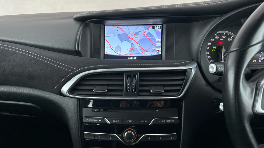 Infiniti Q30 1.5D Premium Dct Black #13