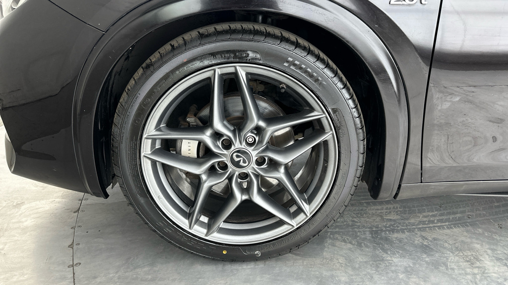 Infiniti Q30 1.5D Premium Dct Black #22