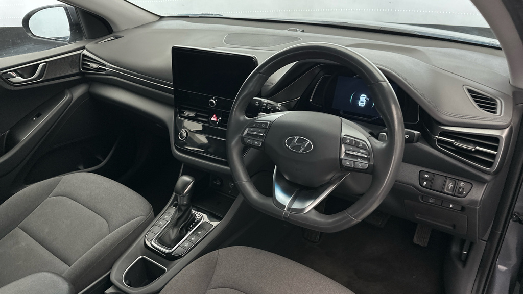 Hyundai Ioniq Premium White #10