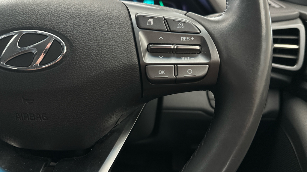 Hyundai Ioniq Premium White #11