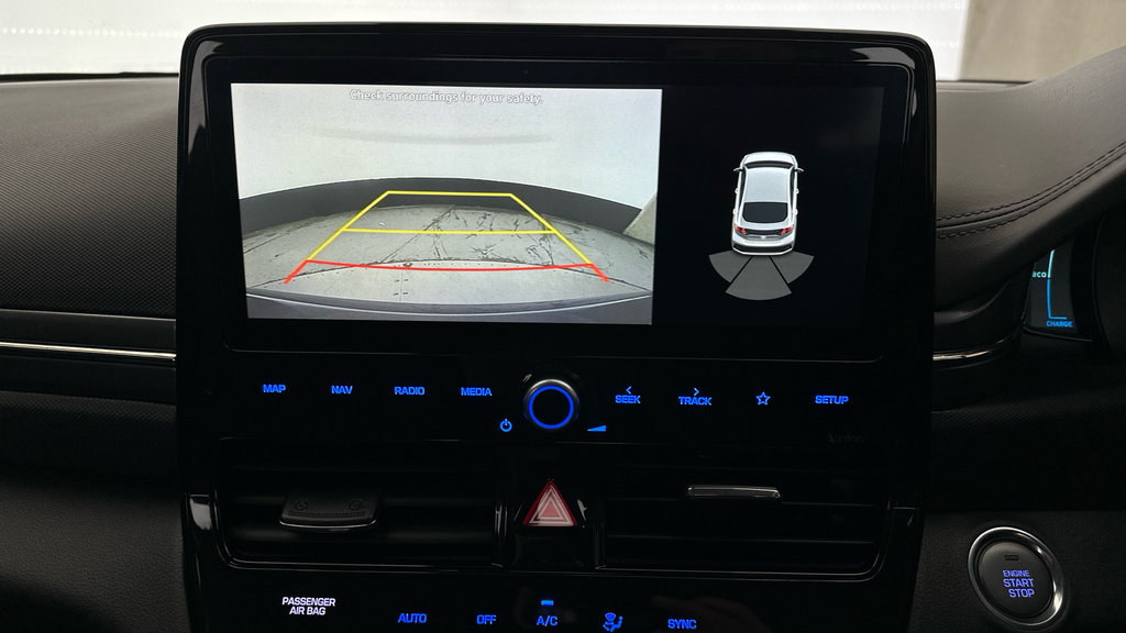 Hyundai Ioniq Premium White #14