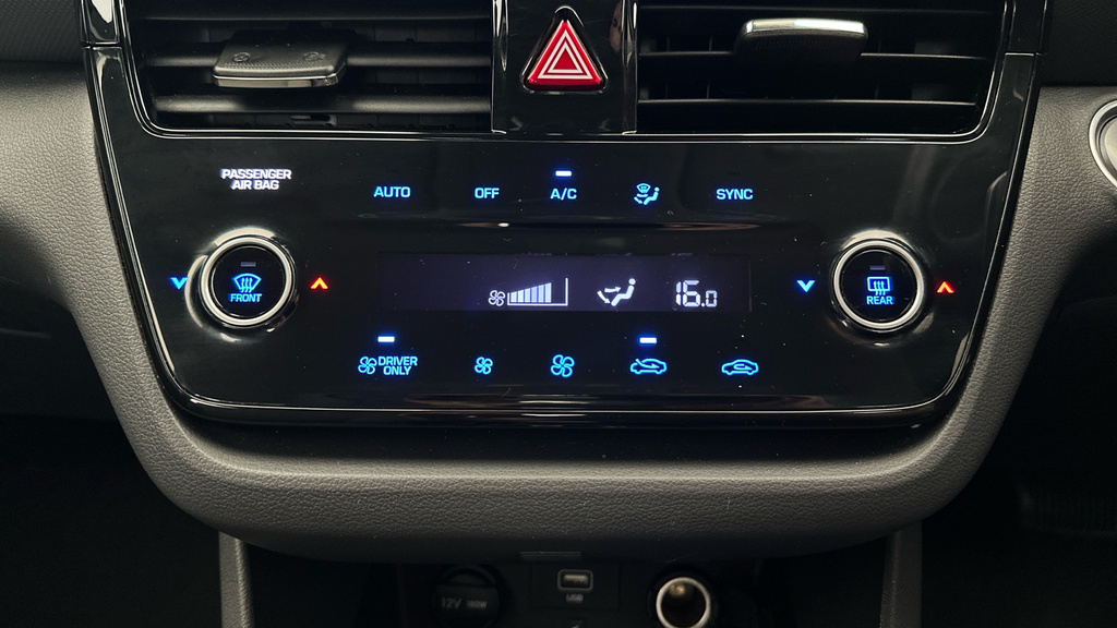 Hyundai Ioniq Premium White #18
