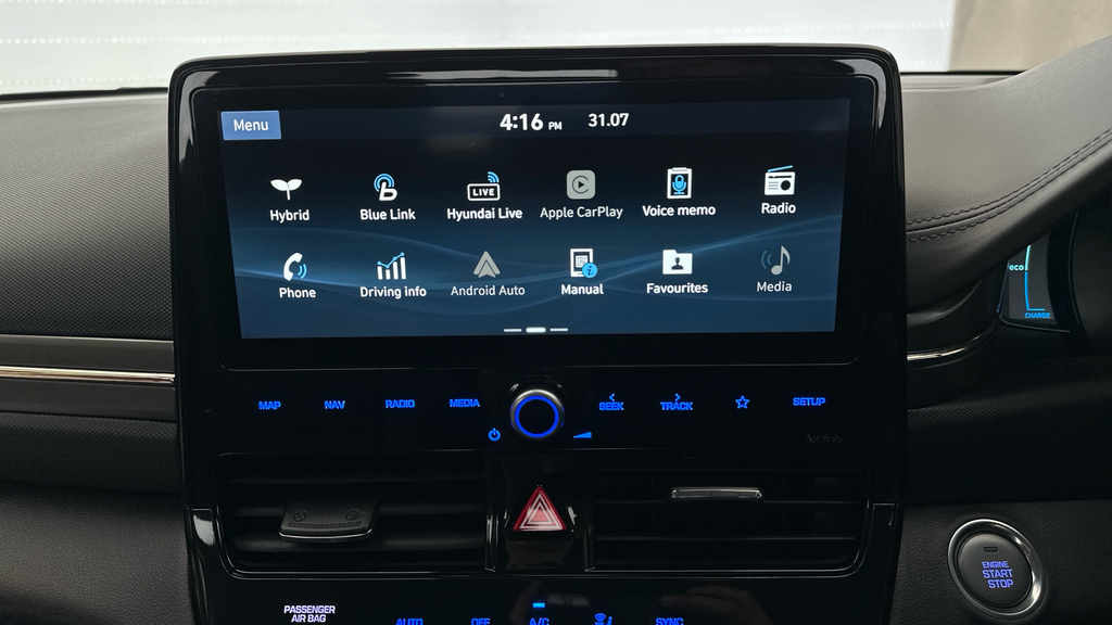 Hyundai Ioniq Premium White #17