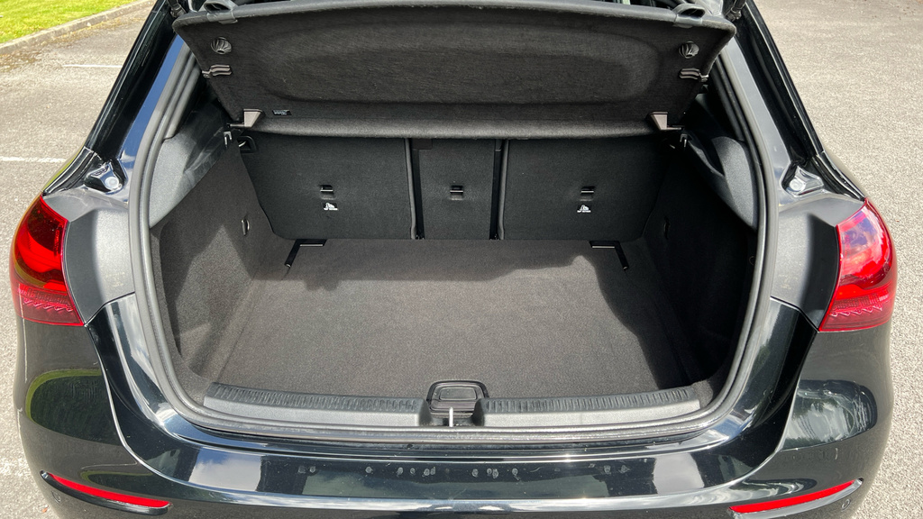 Mercedes-Benz A Class 1.3 A200h Mhev Amg Line Premium Hatchback Pe  #19
