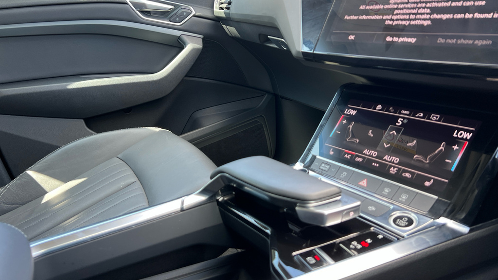 Audi Q8 e tron 250Kw 50 Quattro 95Kwh S Line 2023 Blue #31