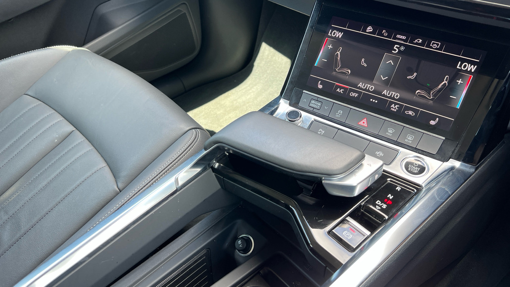 Audi Q8 e tron 250Kw 50 Quattro 95Kwh S Line 2023 Blue #30