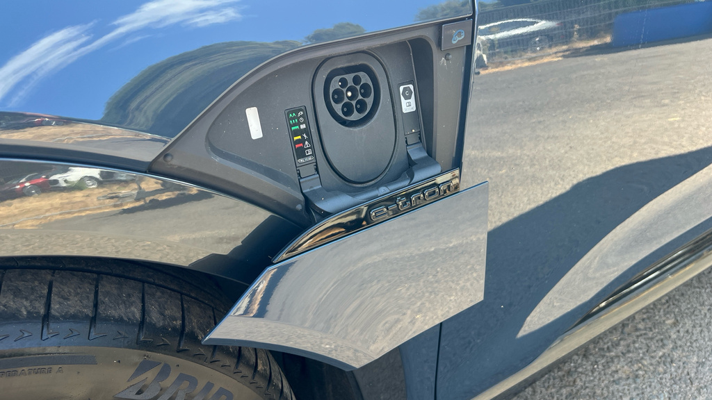 Audi Q8 e tron 250Kw 50 Quattro 95Kwh S Line 2023 Blue #26