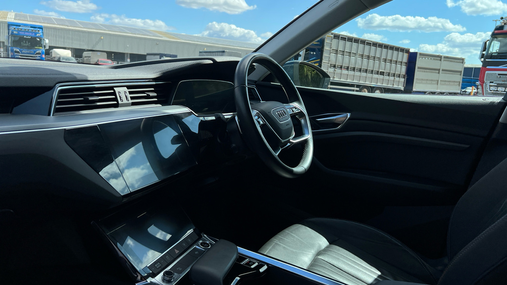 Audi Q8 e tron 250Kw 50 Quattro 95Kwh S Line 2023 Blue #10