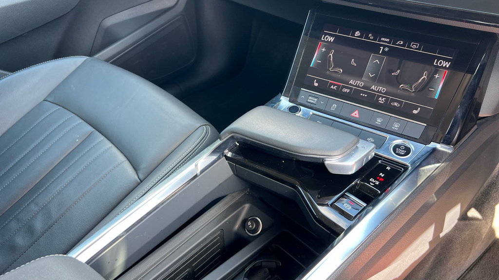 Audi Q8 e tron 250Kw 50 Quattro 95Kwh S Line 2023 Blue #25