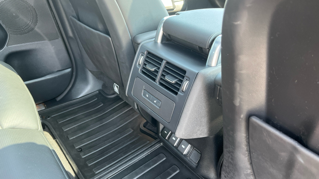 Land Rover Discovery 3.0 D300 Metropolitan Edition Grey #59