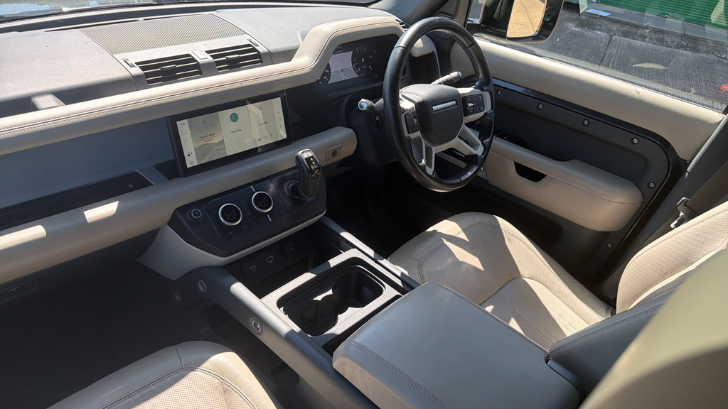 Land Rover Defender 3.0 D300 X-dynamic Hse 110 7 Seat Black #10