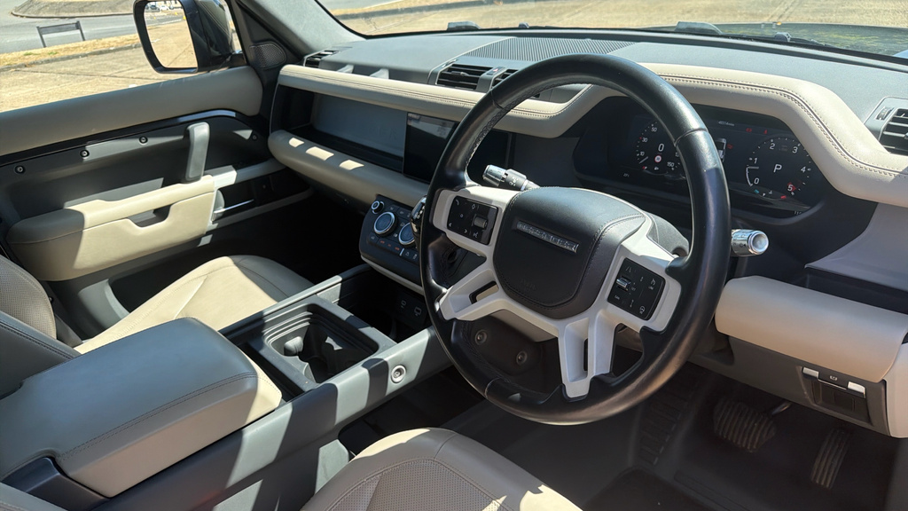 Land Rover Defender 3.0 D300 X-dynamic Hse 110 7 Seat Black #9