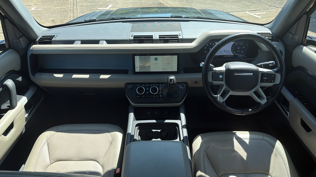 Land Rover Defender 3.0 D300 X-dynamic Hse 110 7 Seat Black #23