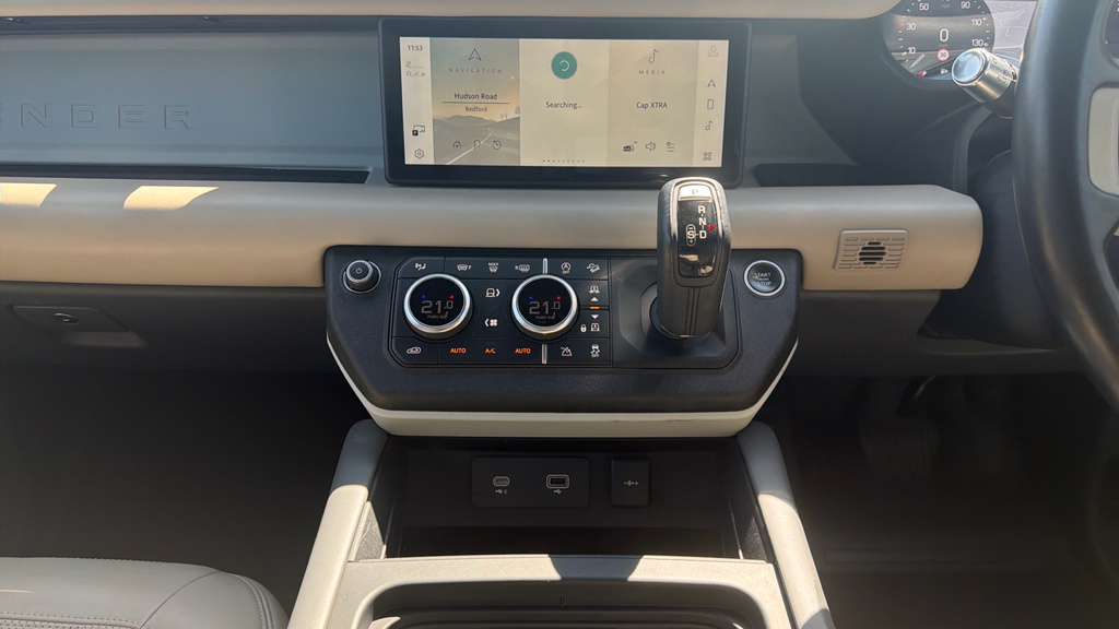 Land Rover Defender 3.0 D300 X-dynamic Hse 110 7 Seat Black #11
