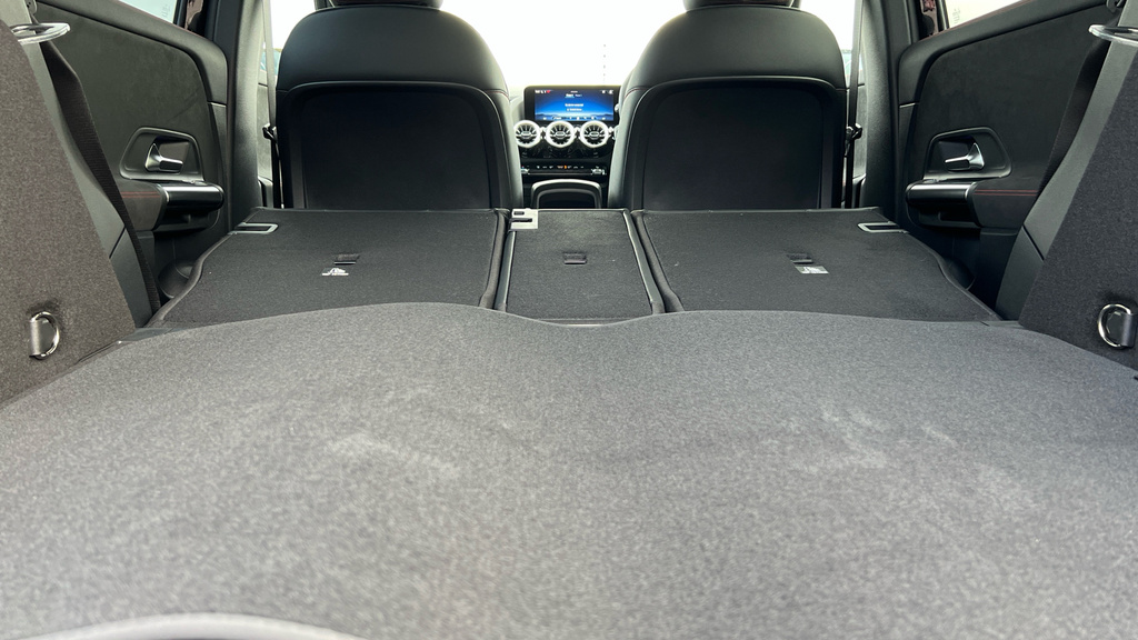 Mercedes-Benz GLA Class 2.0 Gla220d Amg Line Premium Plus Suv KX25UXM Grey #29