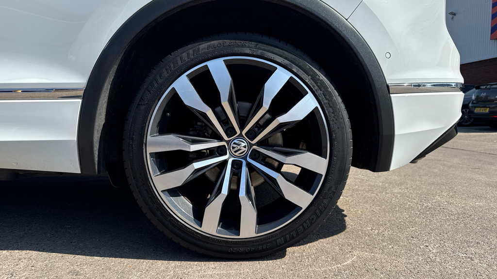 Volkswagen Tiguan Silver #18
