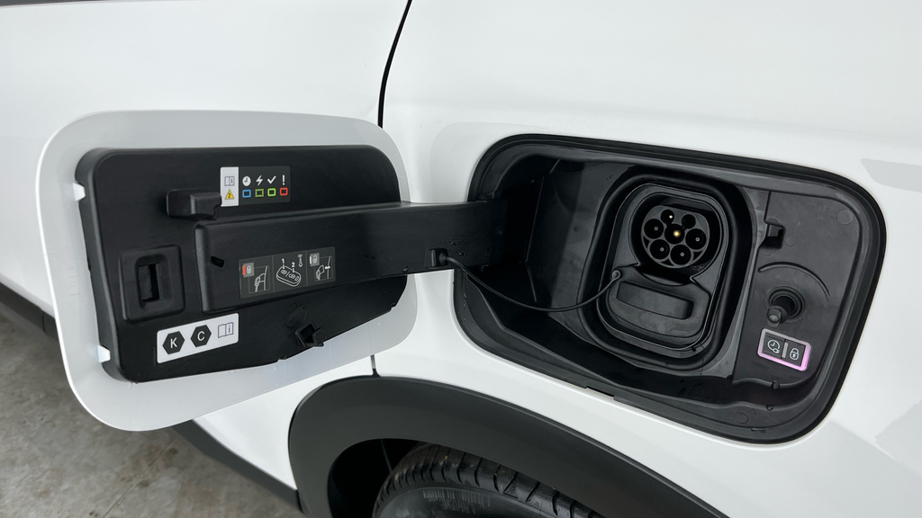 Citroen e-C4 50Kwh C-series Edition 7.4Kw Charger - Black #24