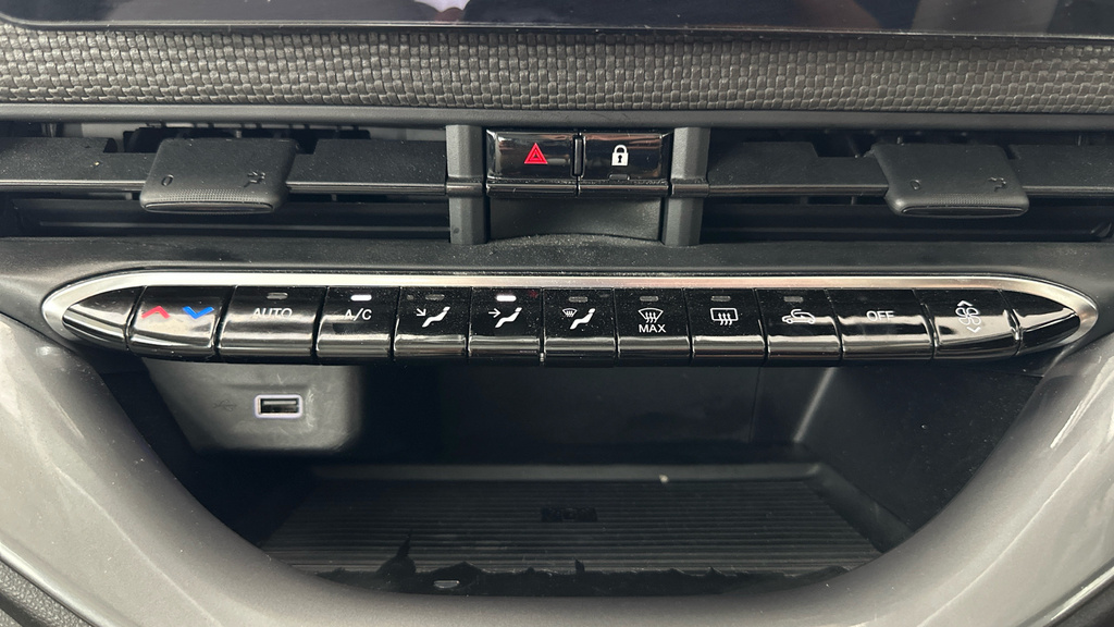 Fiat 500E 42Kwh La Prima Hatchback 118 Ps Green #16