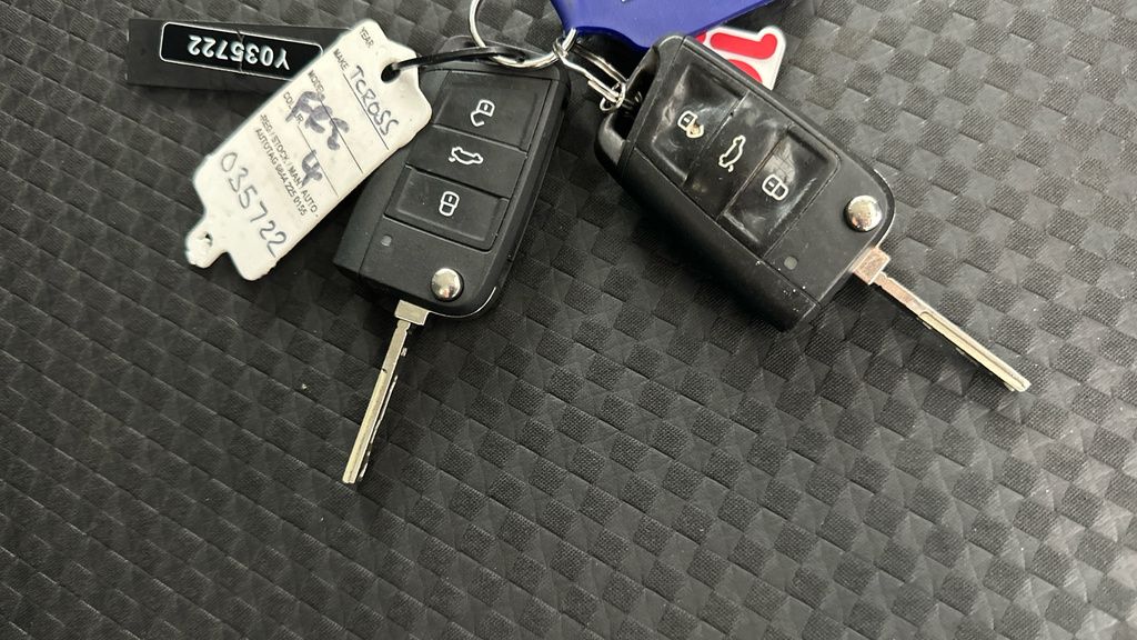 Volkswagen T-Cross Active Tsi Silver #28