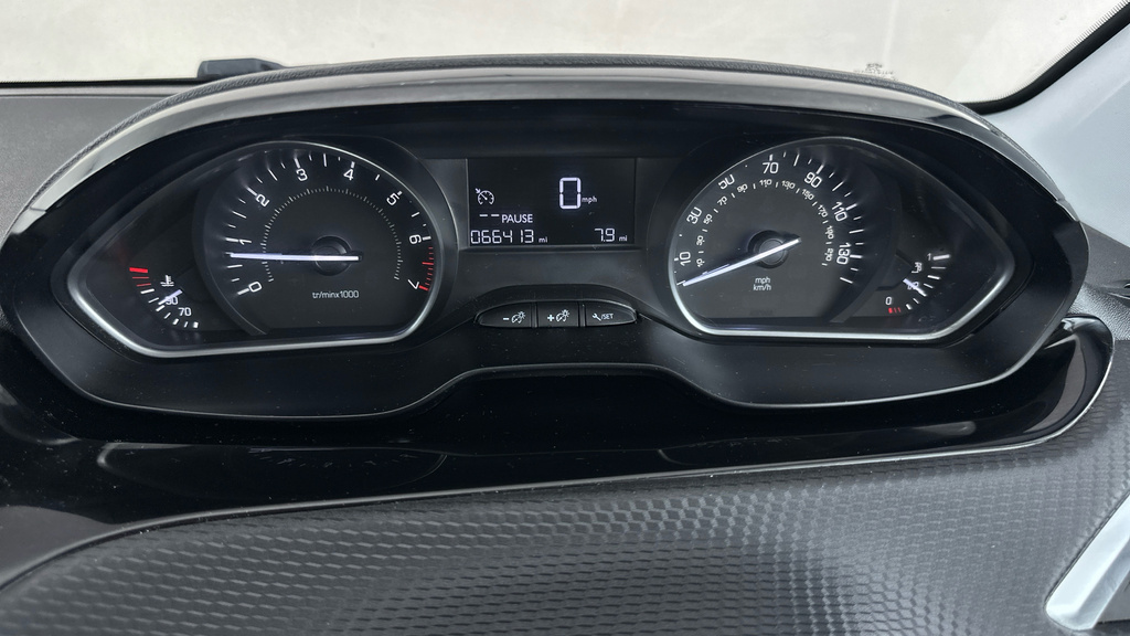 Peugeot 208 1.2 Puretech 82 Allure Grey #17