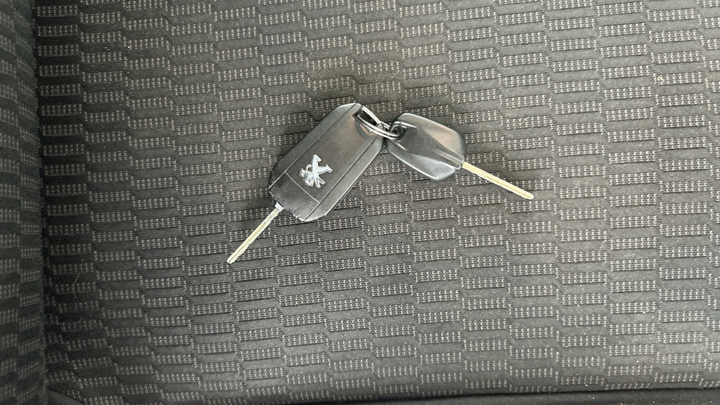 Peugeot 208 1.2 Puretech 82 Allure Grey #26