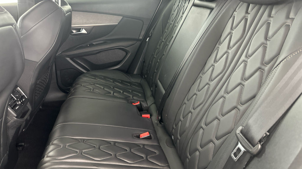 Peugeot 3008 1.5 Bluehdi Active Red #24