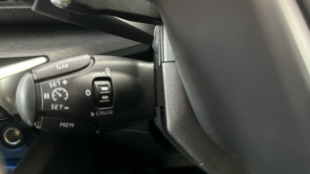 Peugeot 3008 1.5 Bluehdi Active Red #18