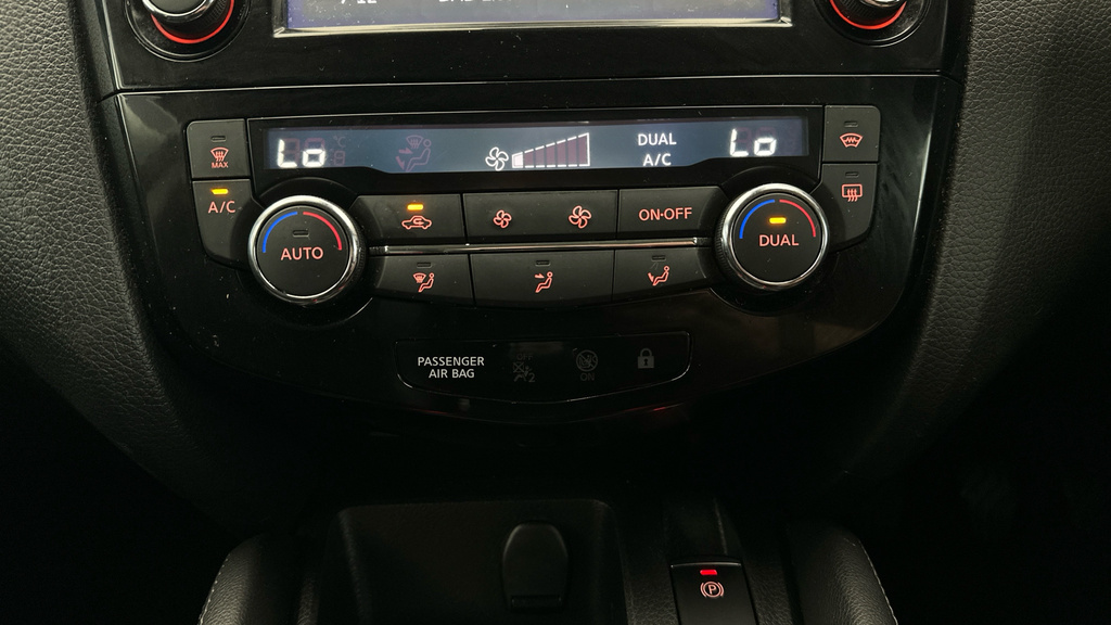 Nissan Qashqai Acenta Dig-t Xtronic Brown #19