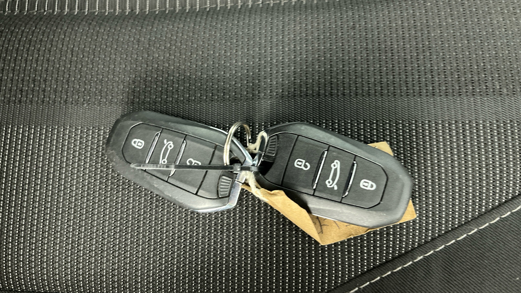 Vauxhall Mokka Hat 1.2T 130Ps Sri White #32
