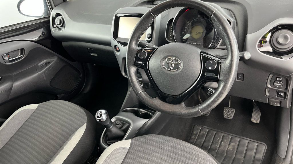 Toyota Aygo X X-trend Silver #9