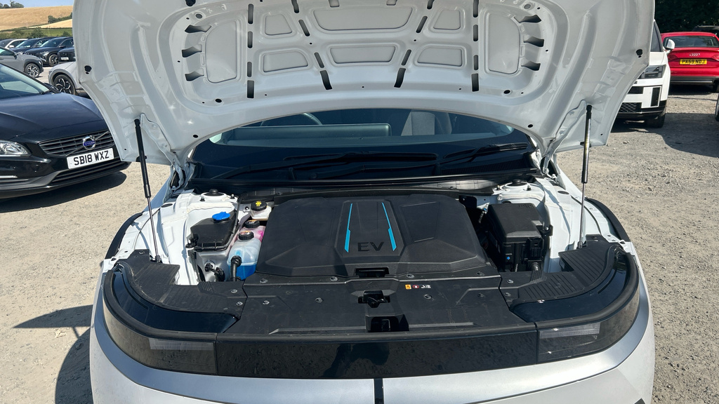 Hyundai Ioniq 5 Premium White #16