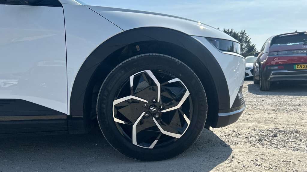 Hyundai Ioniq 5 Premium White #20