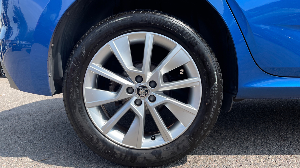 Skoda Kamiq Suv Grey #25