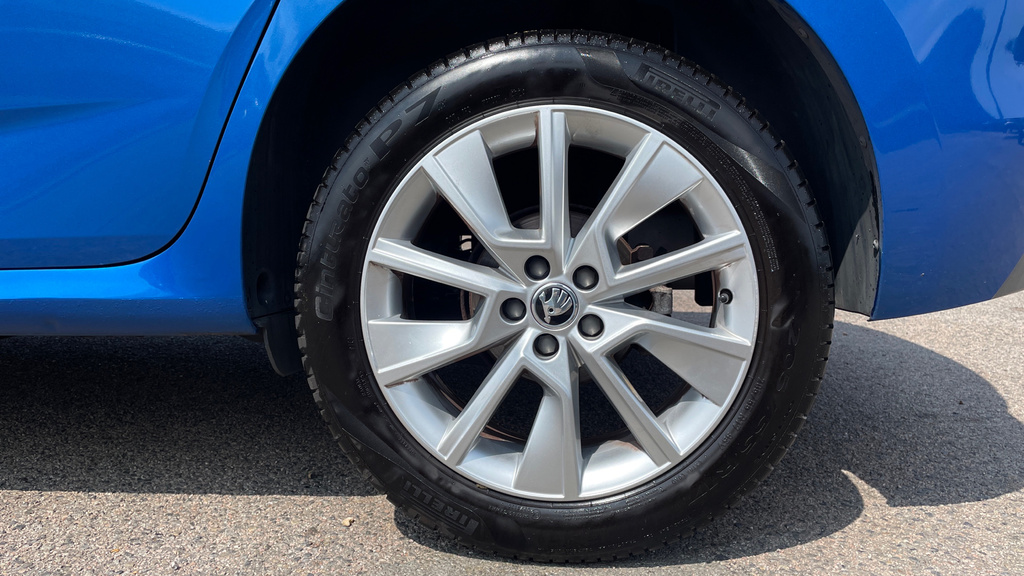 Skoda Kamiq Suv Grey #24