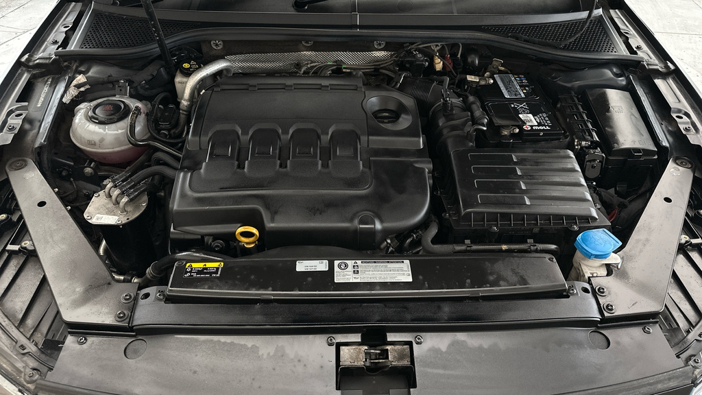 Volkswagen Passat Tdi Evo R-line Estate White #24