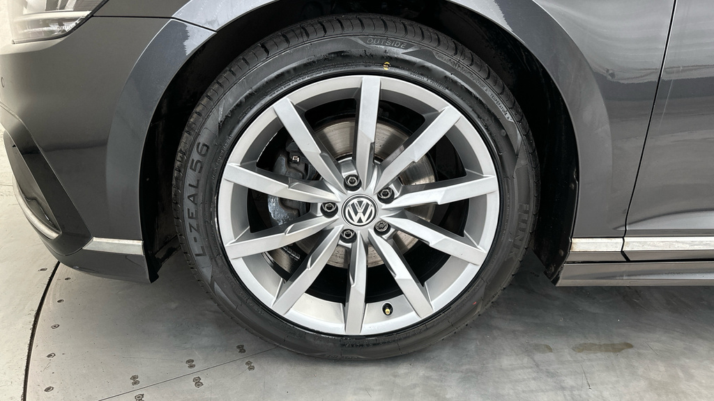Volkswagen Passat Tdi Evo R-line Estate White #25