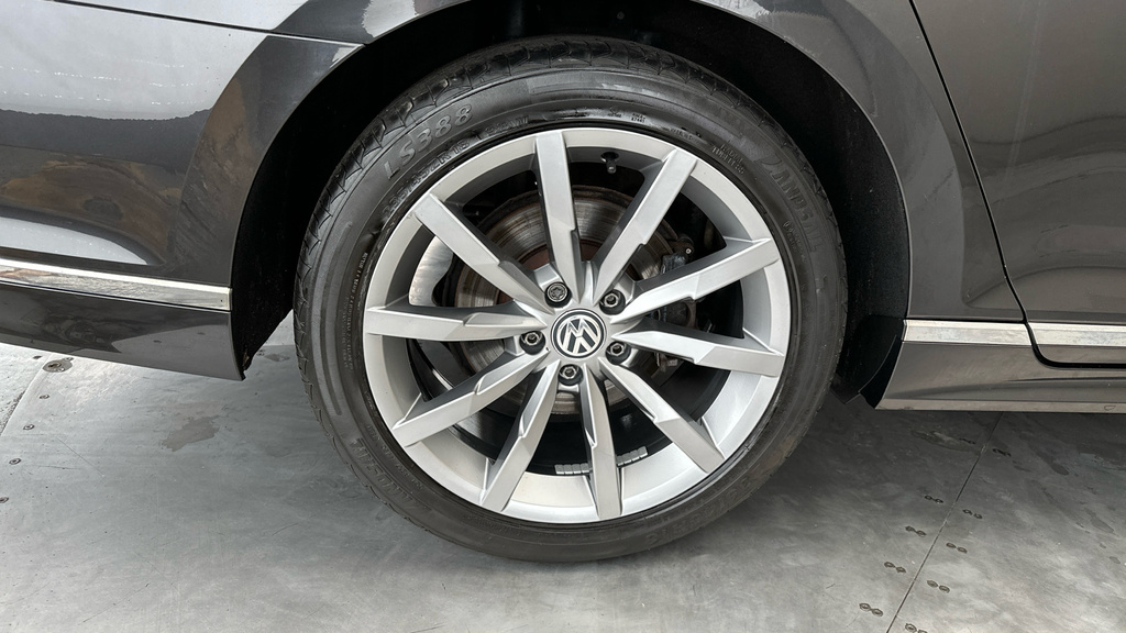 Volkswagen Passat Tdi Evo R-line Estate White #27
