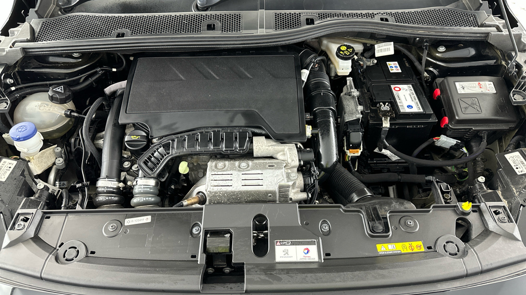 Peugeot 208 208 Allure Puretech Ss Black #20