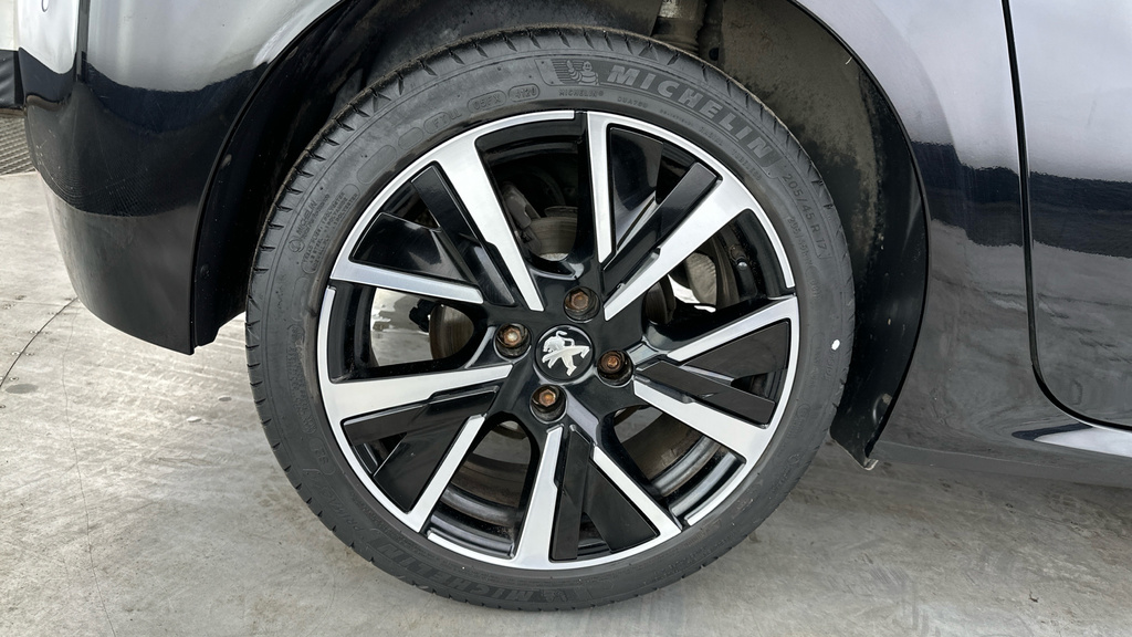 Peugeot 208 208 Allure Puretech Ss Black #23