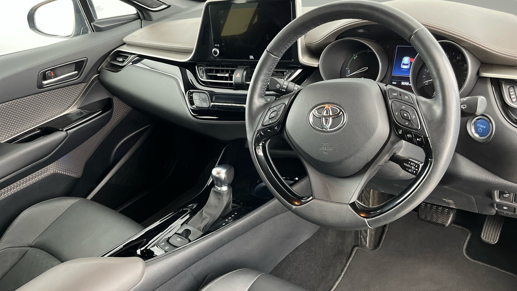 Toyota C-Hr Suv White #9