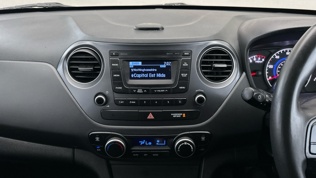 Hyundai I10 1.0 Go Se 65 Bhp White #15