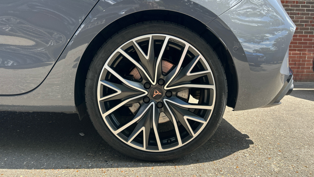 Cupra Leon 1.5 Etsi V2 Estate Hybrid Dsg 150 Ps Grey #34