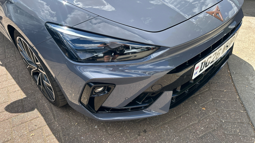 Cupra Leon 1.5 Etsi V2 Estate Hybrid Dsg 150 Ps Grey #2