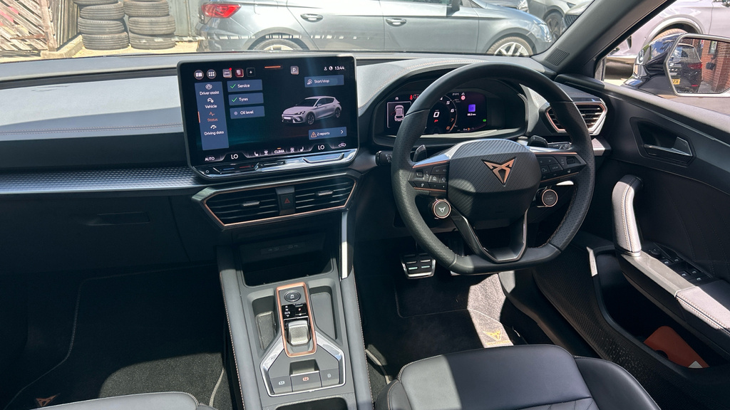 Cupra Leon 1.5 Etsi V2 Estate Hybrid Dsg 150 Ps Grey #13