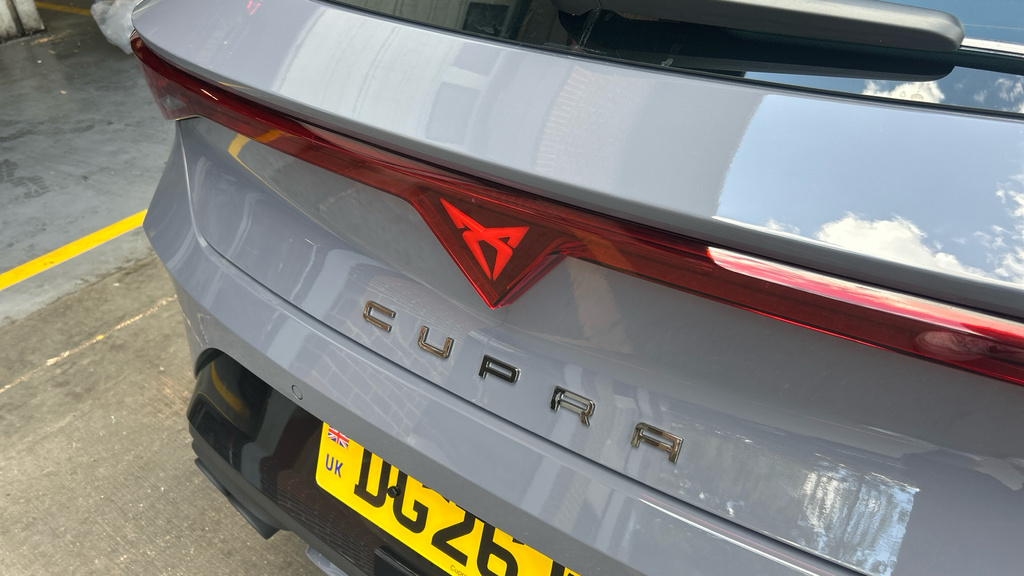 Cupra Leon 1.5 Etsi V2 Estate Hybrid Dsg 150 Ps Grey #39