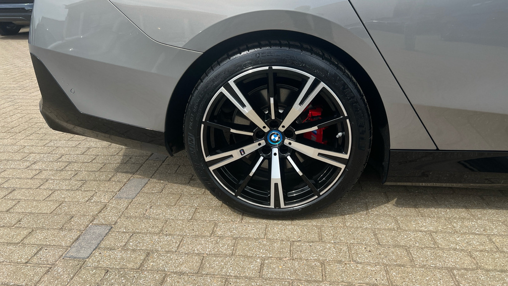 BMW i5 442Kw M60 Xdrive 84Kwh Black #30